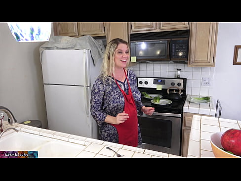 ❤️ Ibu tiri memerah susunya di dapur sebelum tarikhnya ❌ Video lucah pada ms.porngifmag-com.ru ❌️❤
